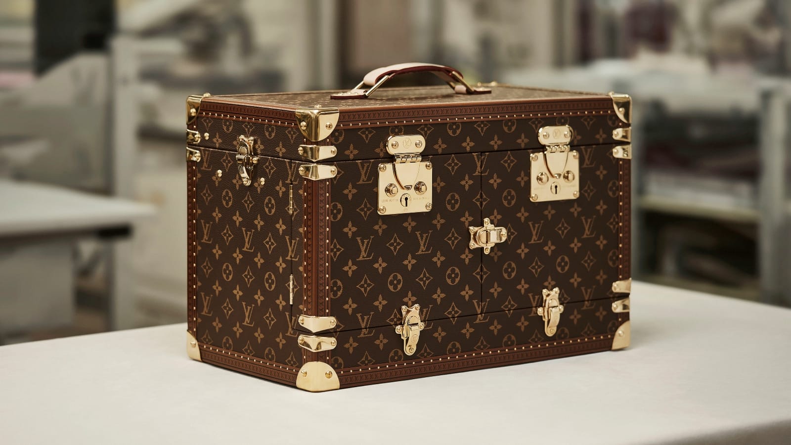 LOUIS VUITTON コレクションボックス Louis Vuitton's Vanity Mahjong Trunk Is The Perfect Way To Spend