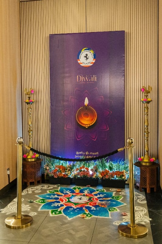 Welcoming FOCM members was a specially designed kolam bearing the club’s standard colours.