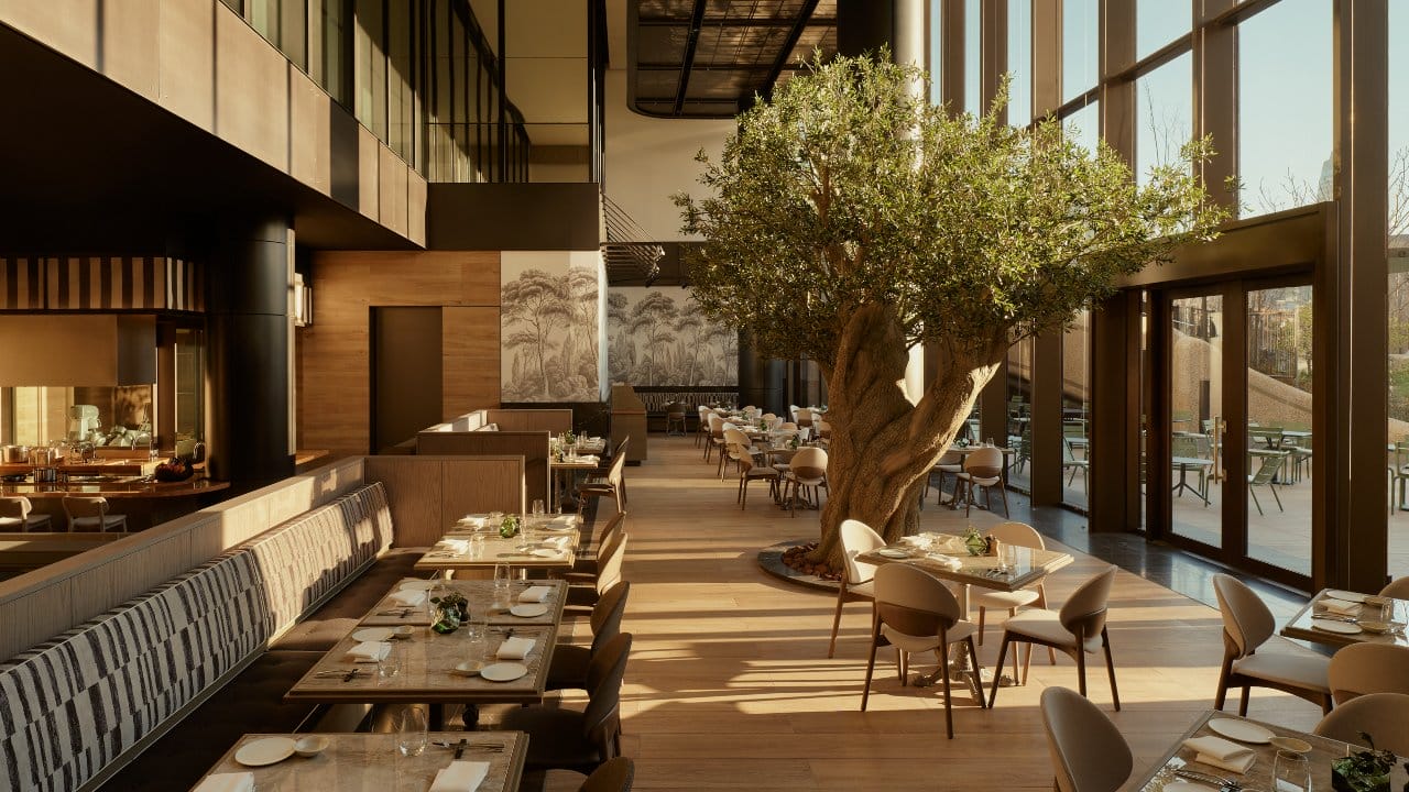 Janu Tokyo, located in the iconic Azabudai Hills, offers world-class accommodation, dining, and experiences with stunning views of Tokyo.