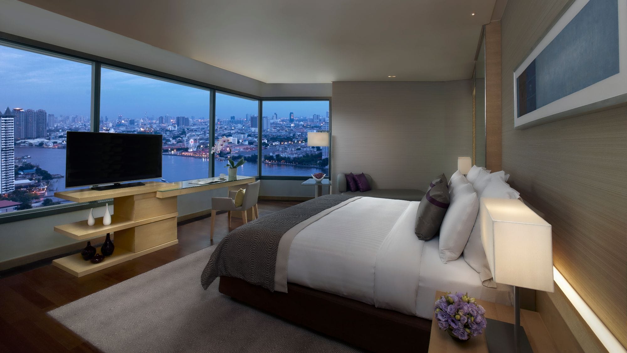 The junior suite with its river view.