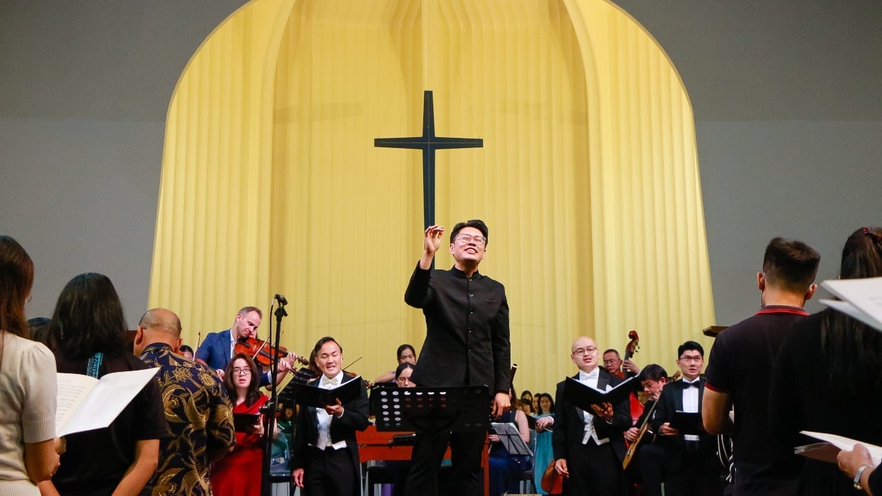 Chin conducting at the All Saint’s Cathedral in Kota Kinabalu.