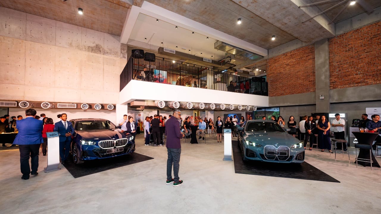 Sashi Ambi, BMW Group Malaysia’s head of corporate communications and sustainability, commences his technical presentation of both models.
